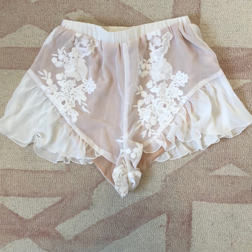 NWOT lace shorts